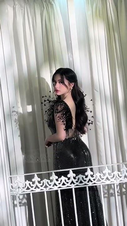 Diniligan ni Arman ang tuyot na bibig ni Jilian.